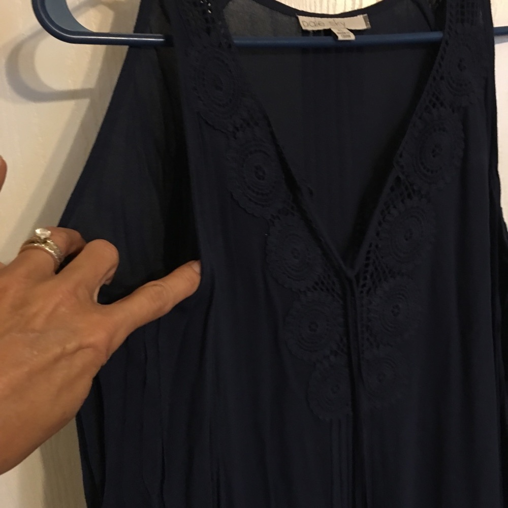 Cold shoulder dress shirt ❤️